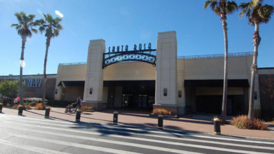 Florida Man Strips Naked at Mall, Makes Whooping Sounds at Police