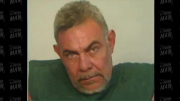 Drunken Florida Man Threatens to Stab Coworkers, Strips Naked, Passes Out