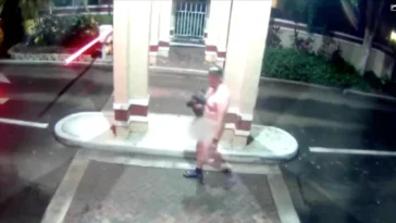 Florida Man Strips Naked, Masturbates in front of Security Guard Shack